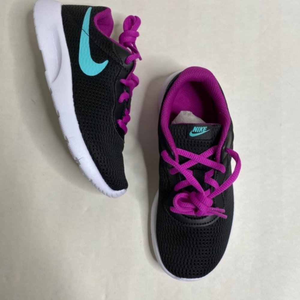 NIB Nike Tanjun Kids Sneaker